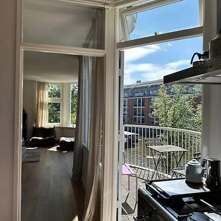 снеск Q,r-с0de First -,-apartment In Heart Of דירה